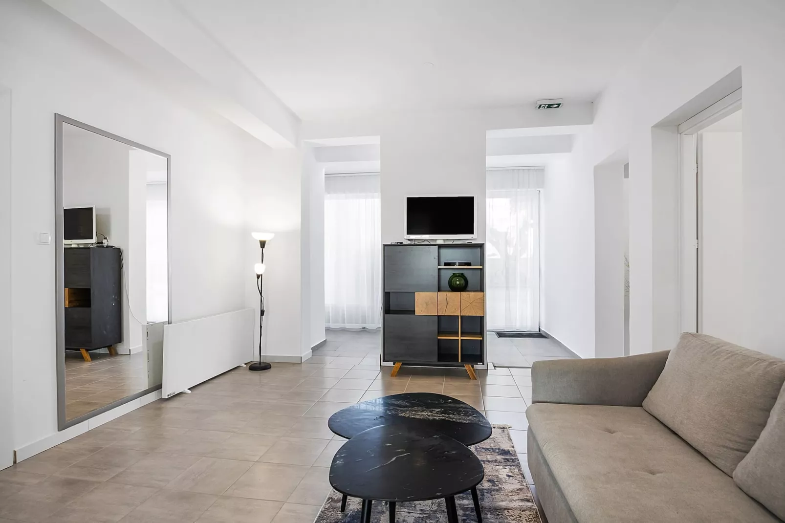 Max - Garden view, One Bedroom Apt. With Terrace-Salon