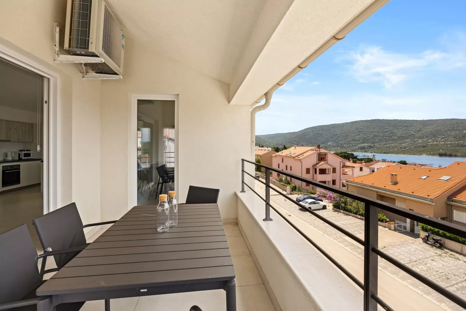 Enchanting Summer Apartment-Terrassenbalkon