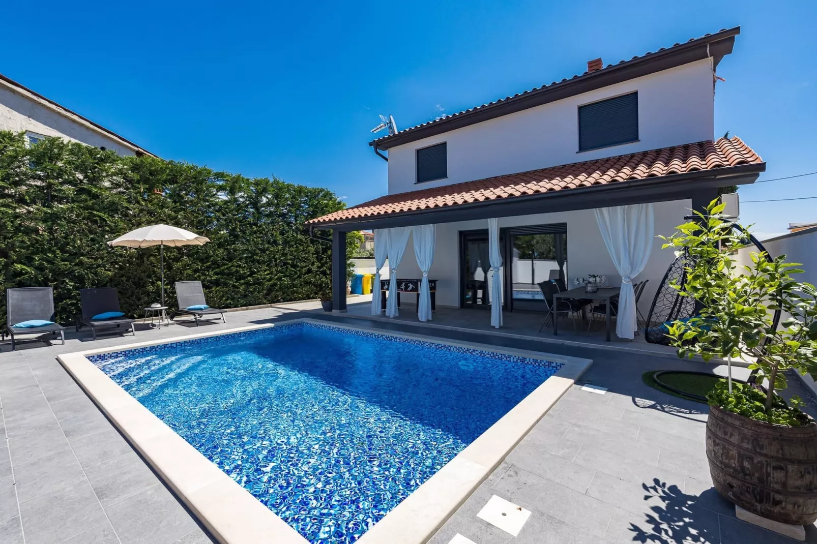 Villa Bavaria with Pool, Jacuzzi, Table Tennis-Außenbereich Sommer