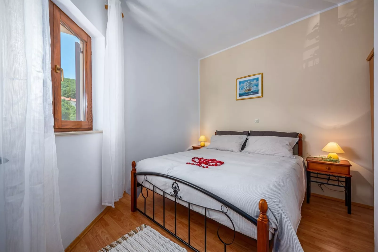 Lara 2 - Shared Pool, Sauna, Jacuzzi-Schlafzimmer