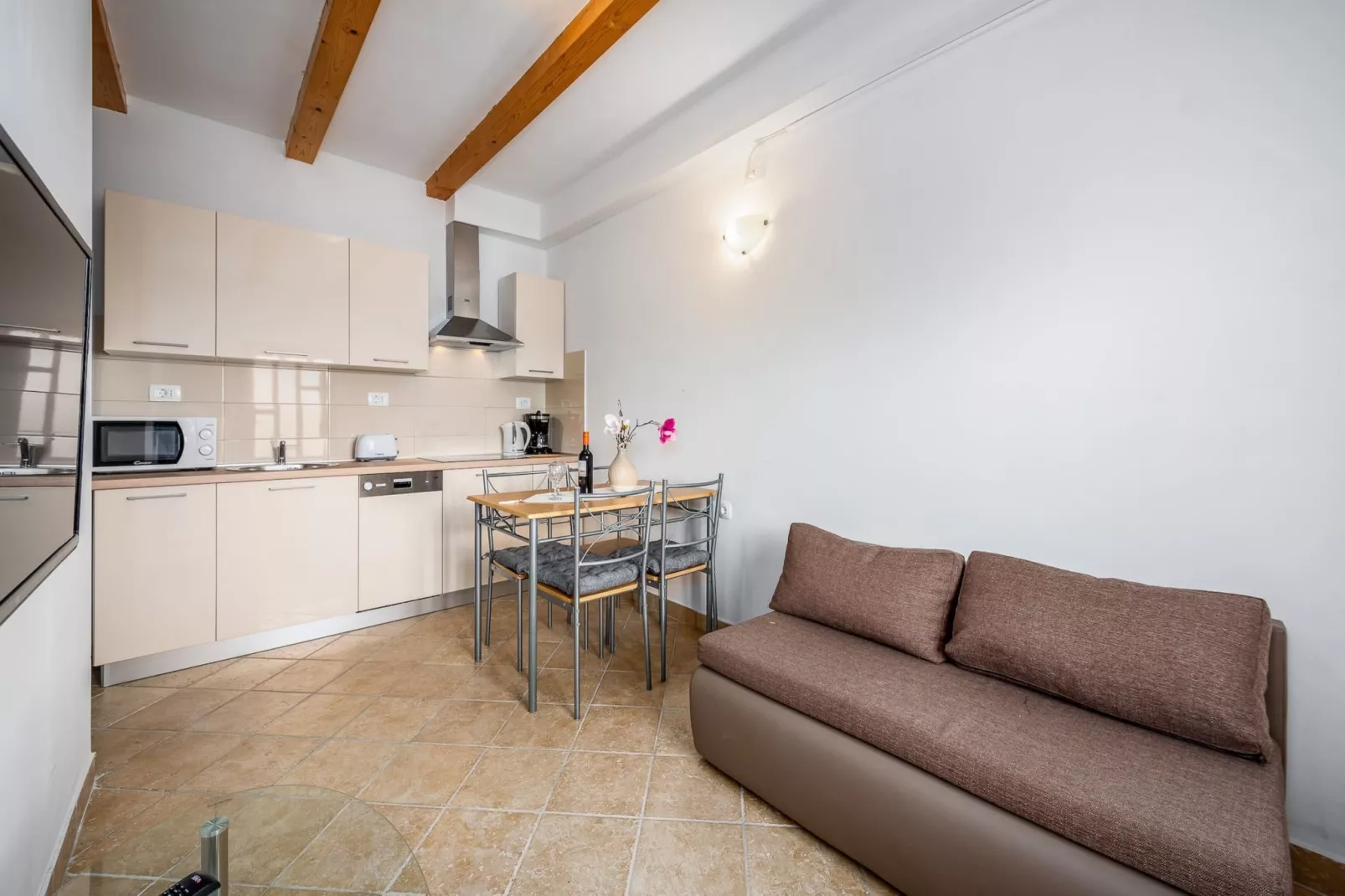 Lara 8 - Shared Pool, Sauna, Jacuzzi-Salon