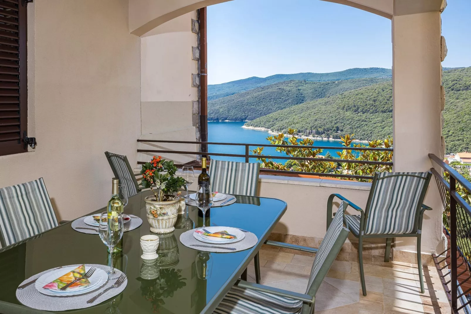 Lady M White - Balcony and Sea View-Terrace balcony
