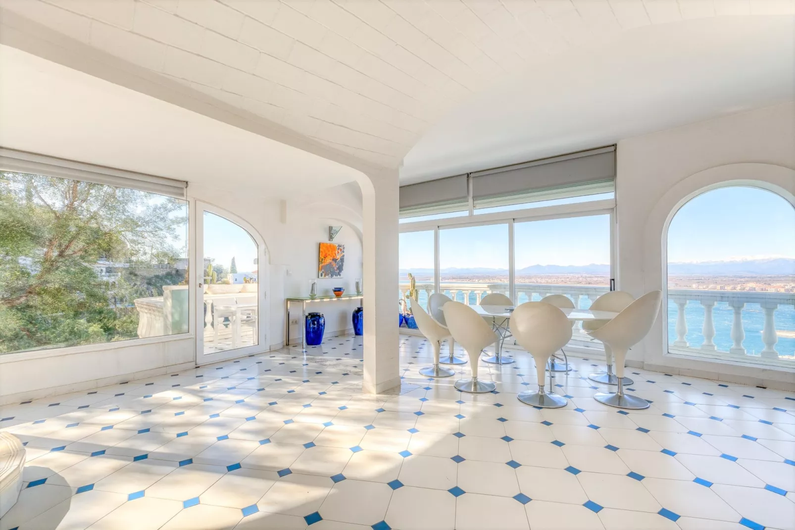 VILLA LOU-Salle à manger