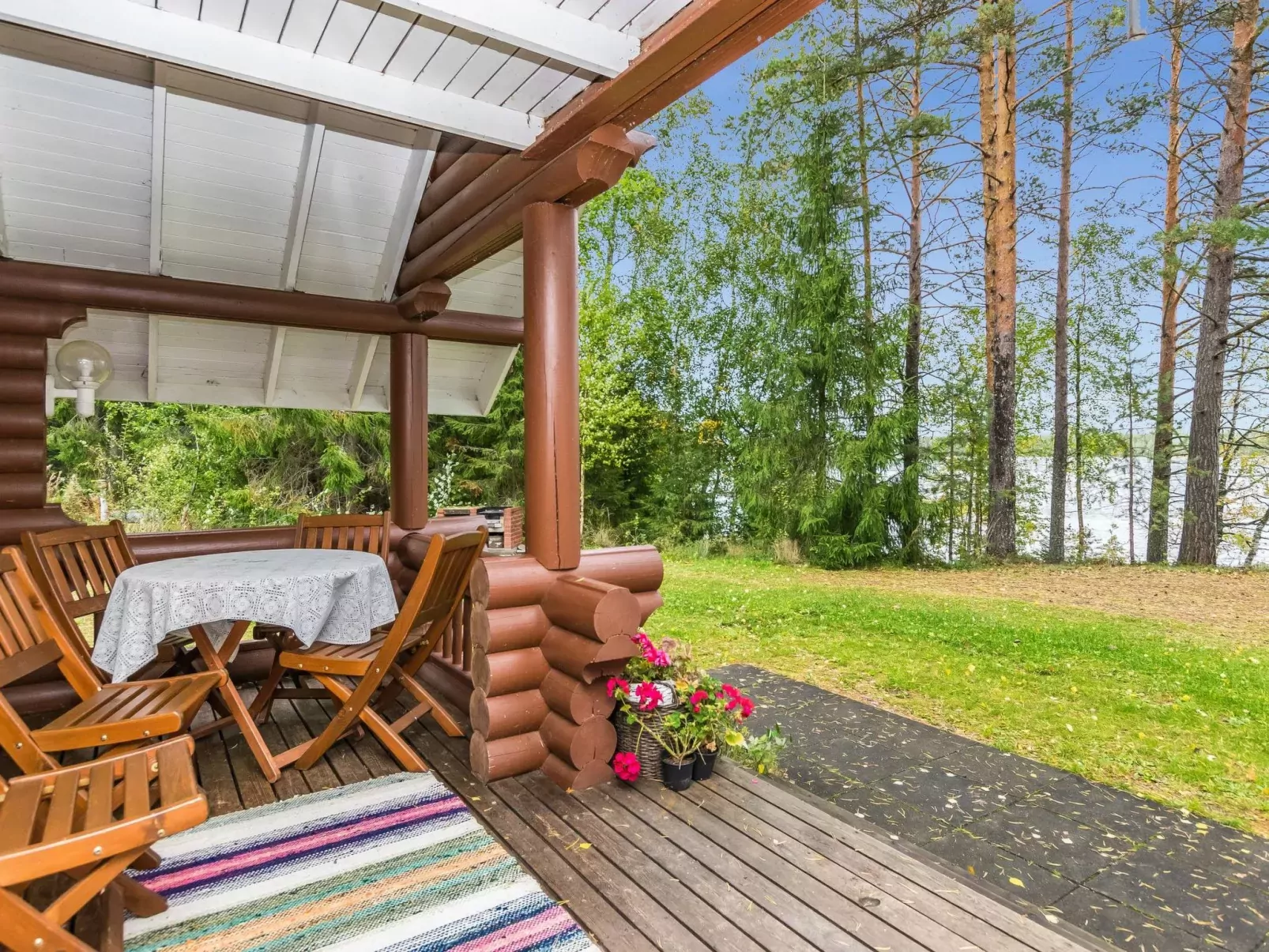 Vihreä mökki-Outside