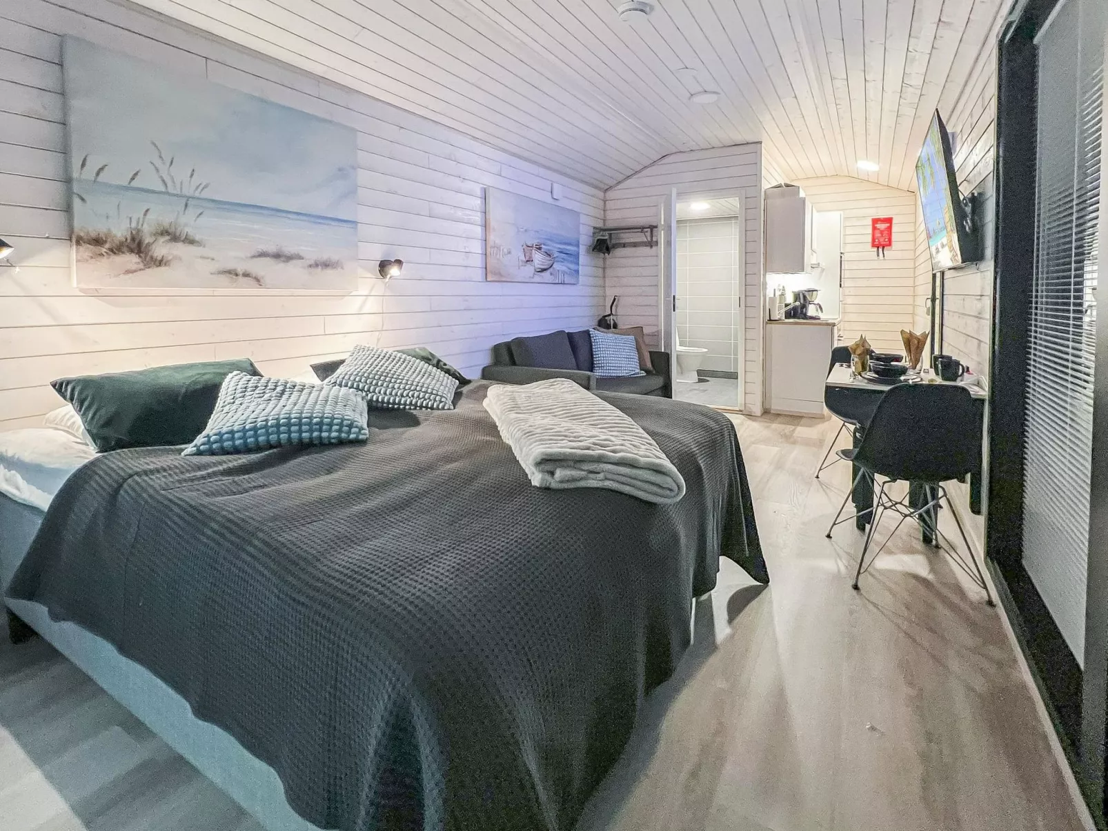 Rakkaranta d, beach house, two skipasses-Dedans