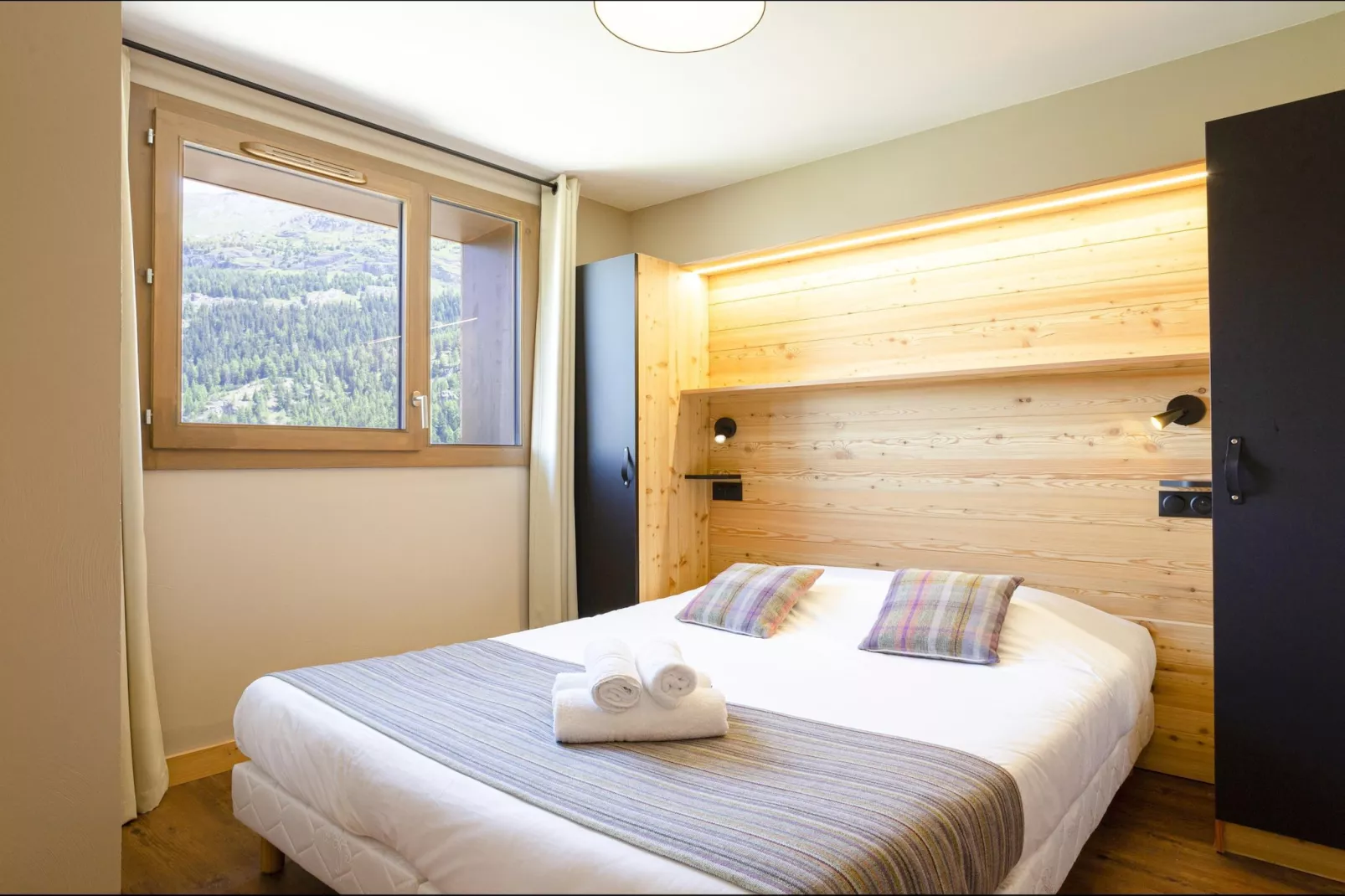 TIGNES_8PM-Bedroom