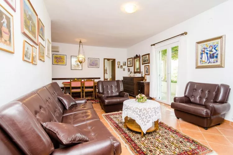 Holiday Home Field of Olives - Two Bedroom Holiday Home with Terrace-Wohnzimmer