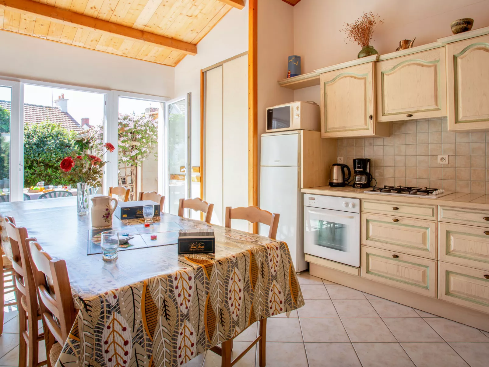 La Mouette Rieuse-Inside