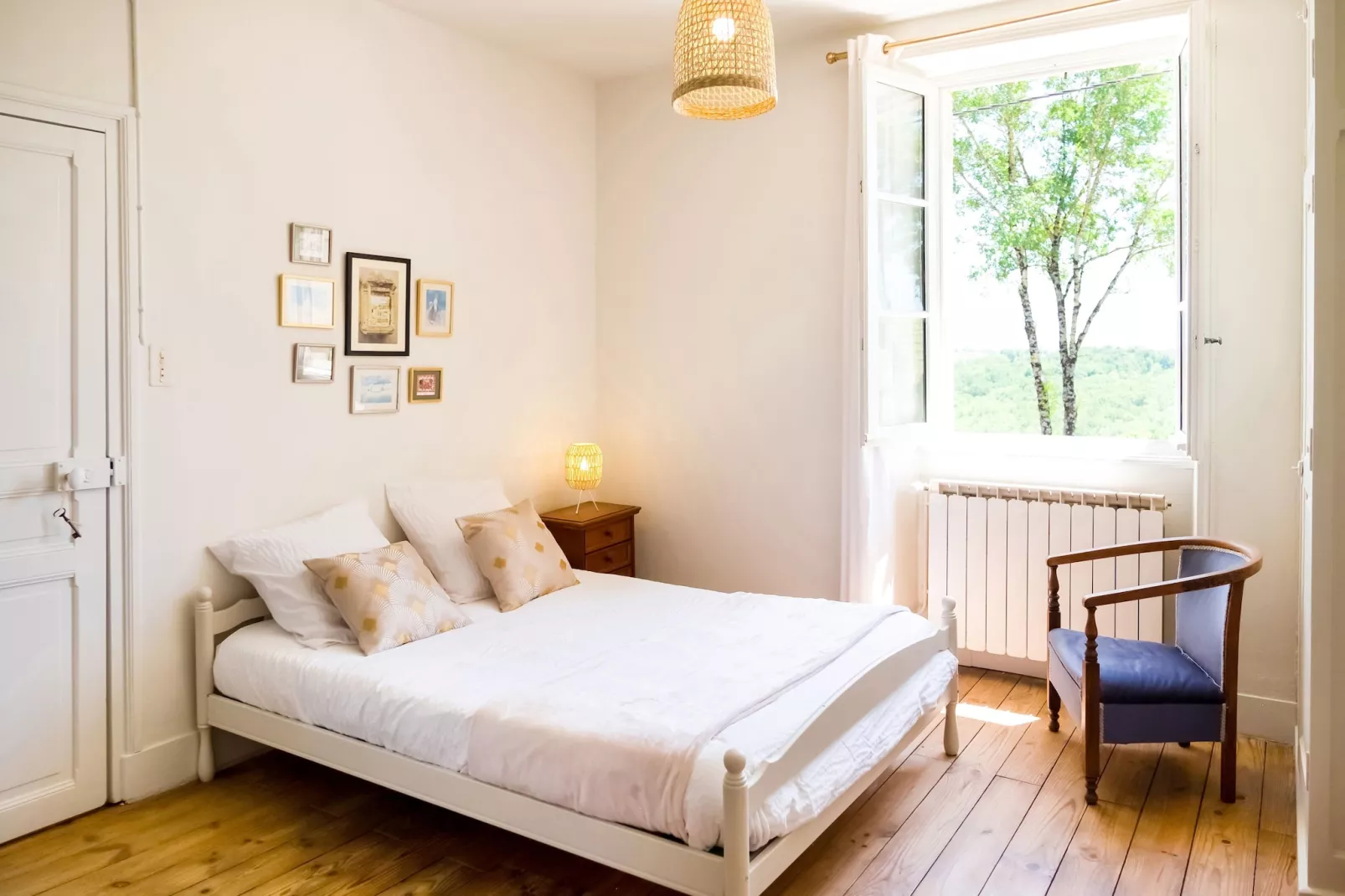 Maison de charme avec piscine à Coubejours-Bedroom