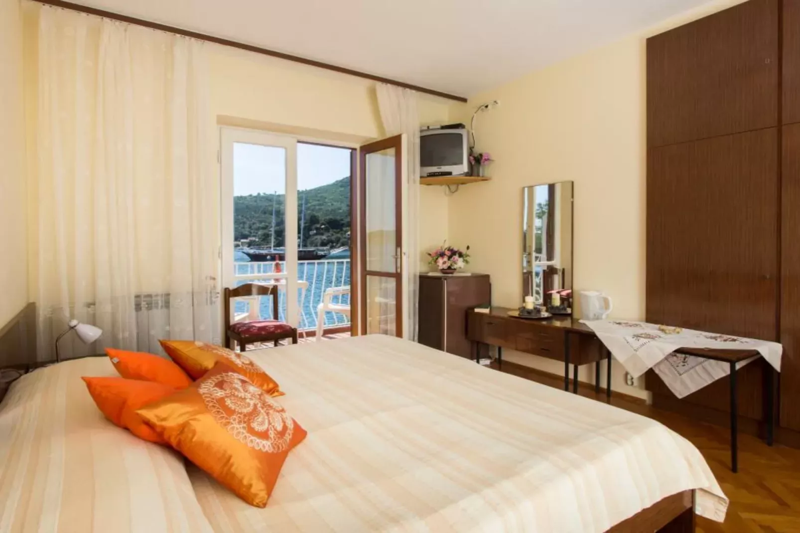 Villa Malfi - Standard Double Room with Sea View (S3)-Bedroom