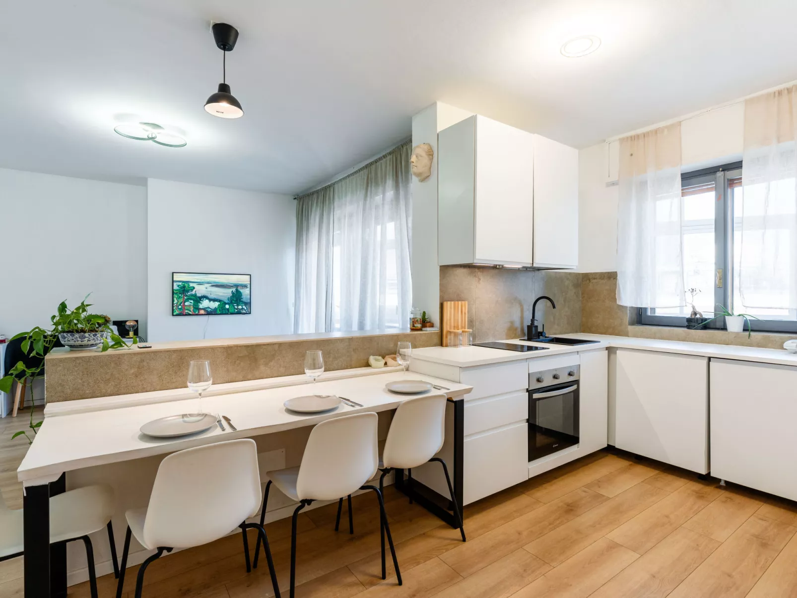 Seaview, Modern Apartment-Inside