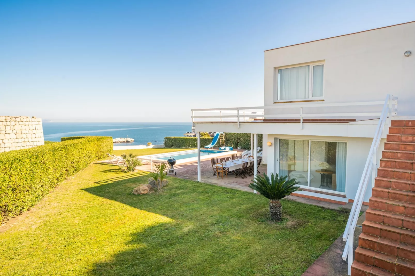 Mireia-Exterior summer
