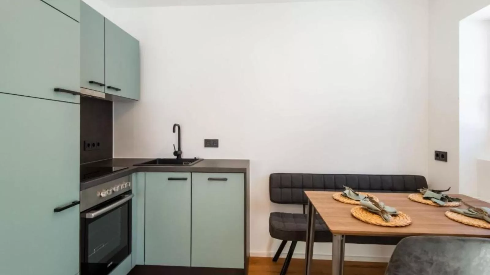 Leni Top 3-Kitchen