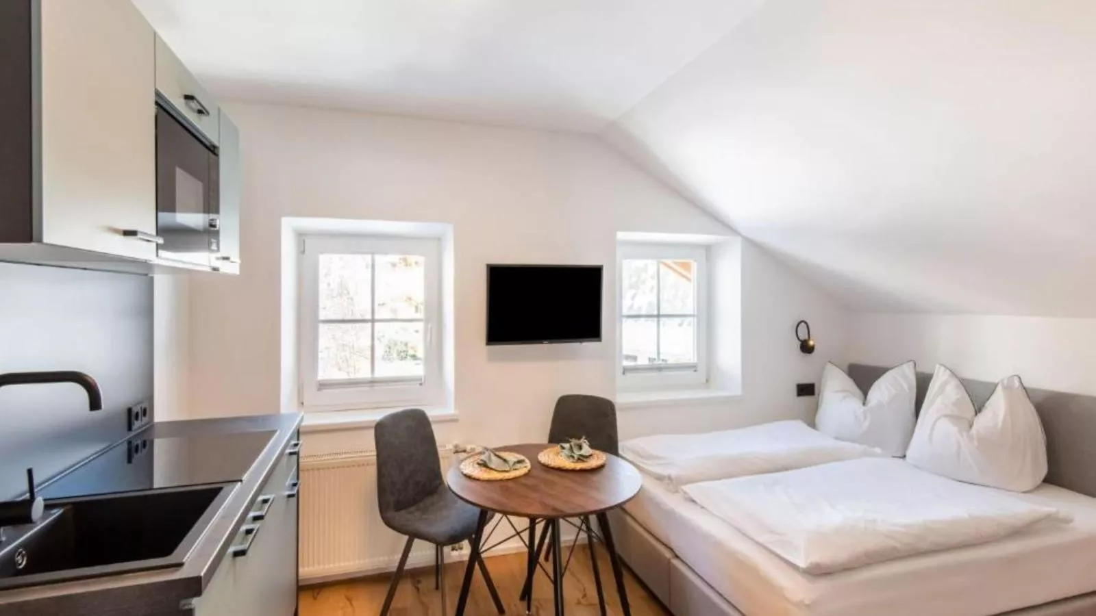 Leni Top 4-Living room