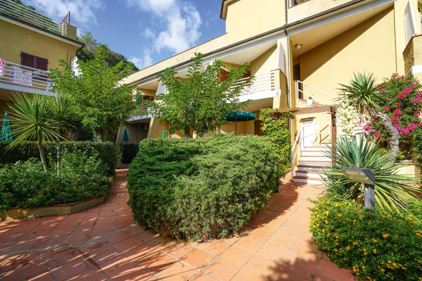 Le Acacie Residence / APARTMENT-Exterior summer