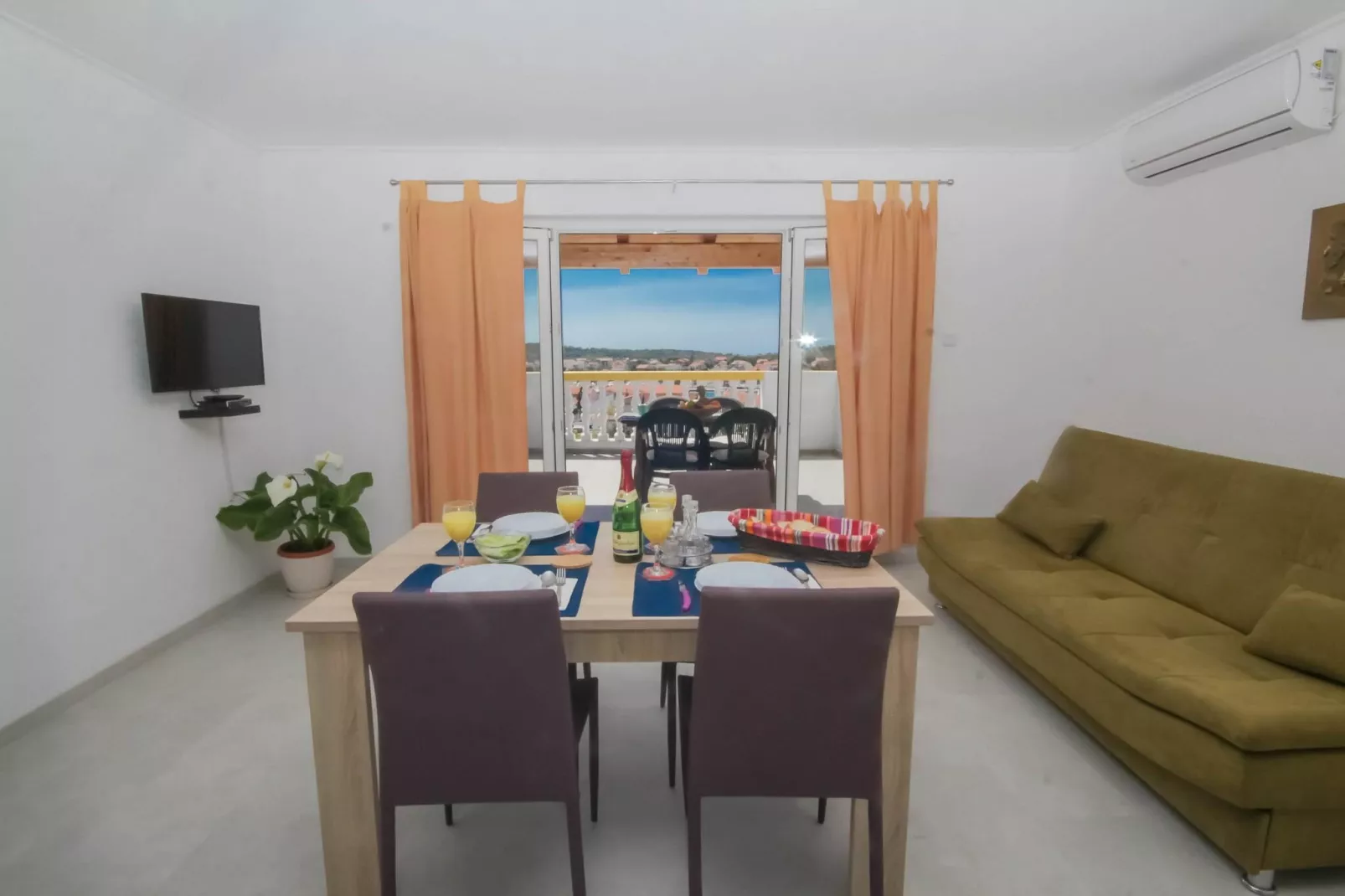 Apartments Horvat - Green-Dining room