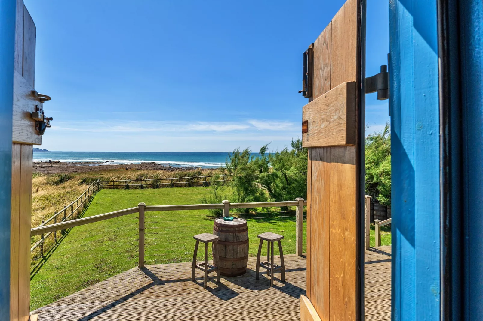 Driftwood-Terrace balcony