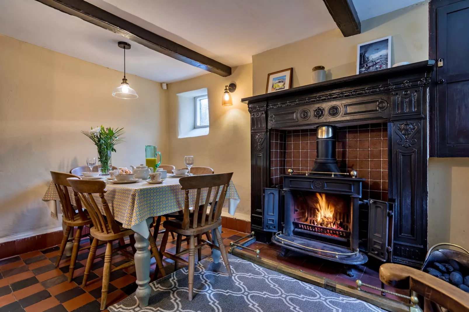 Spring Cottage-Dining room