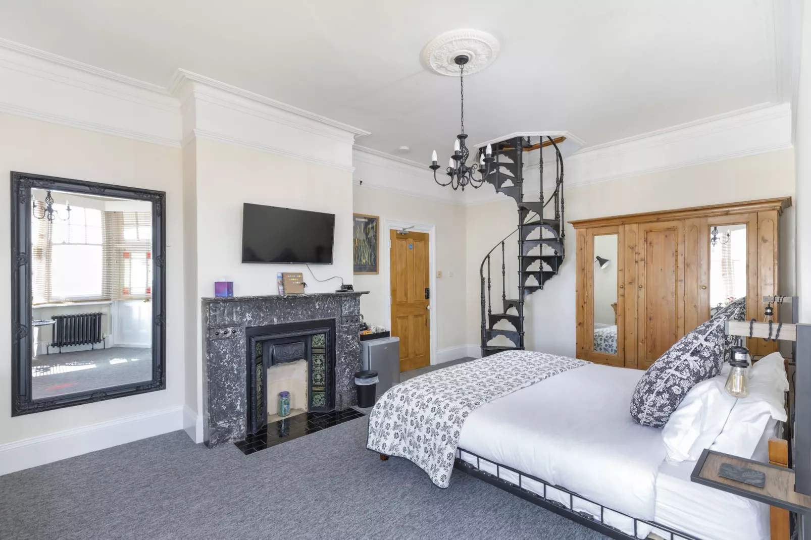 Pittodrie Guest House - Apartment 6-Bedroom