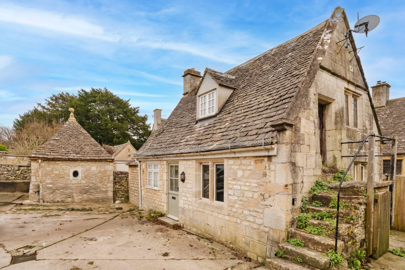 Courtside Cottage