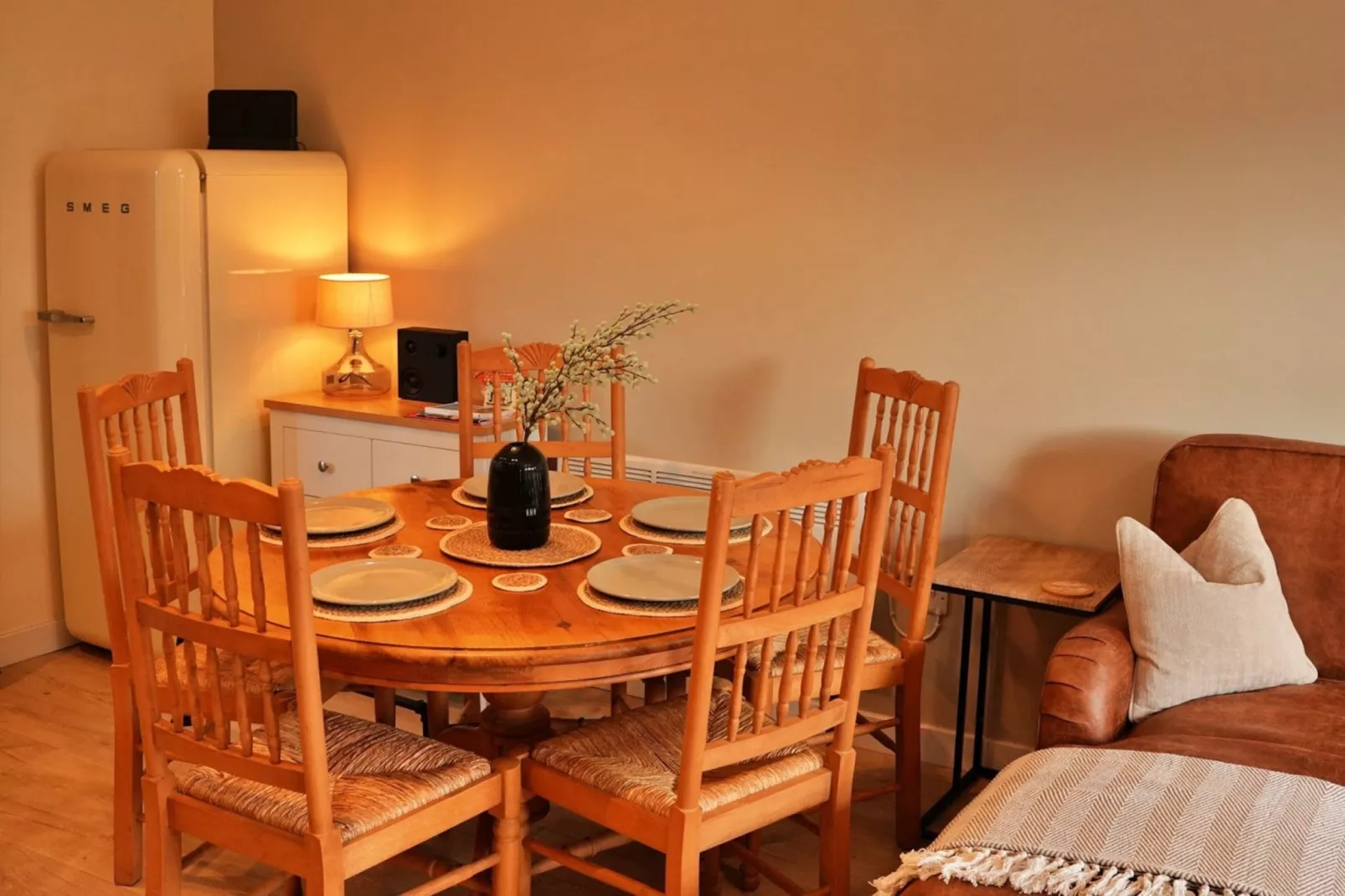 No. 8 Meadow Retreat-Living room