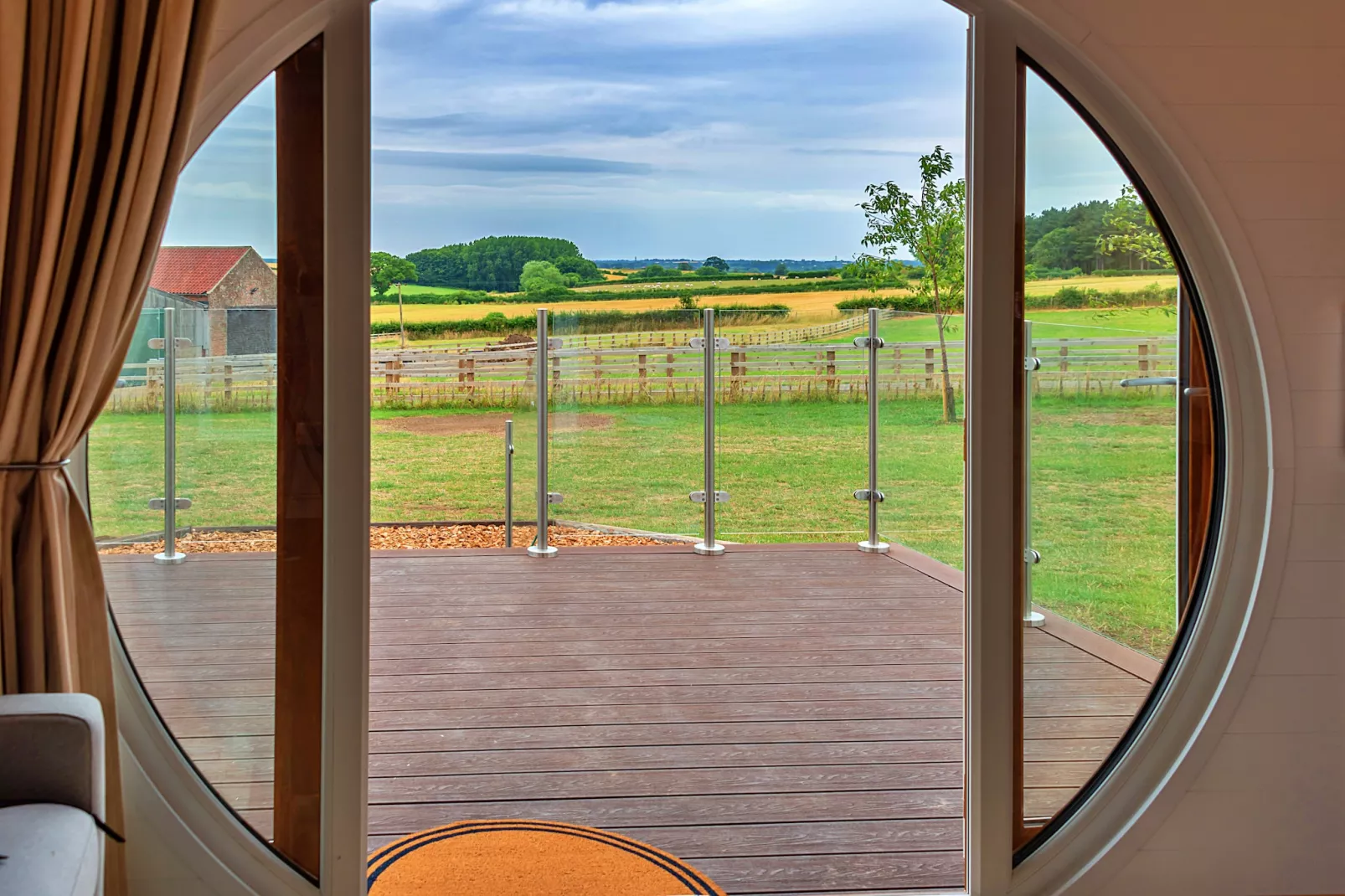 Mingle Dale-Terrace balcony