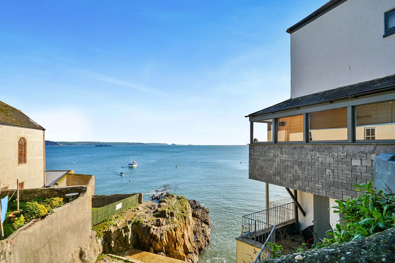 Nor Nour, Cawsand-Extérieur