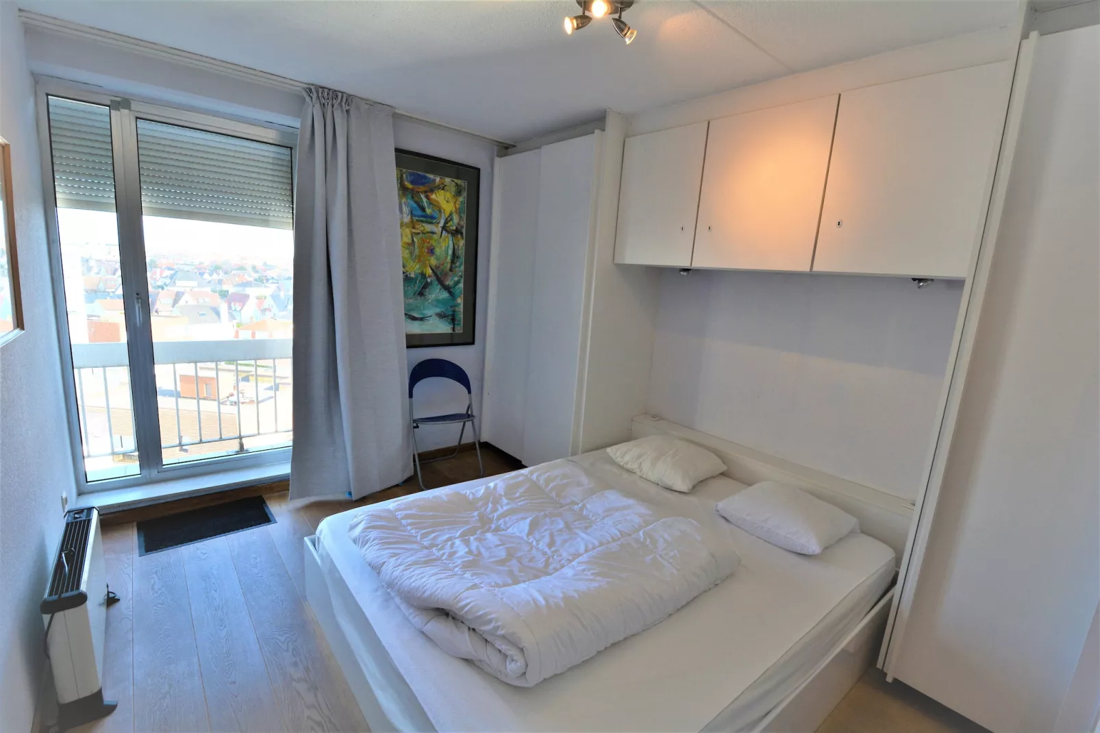 Spring Sun 82-Bedroom