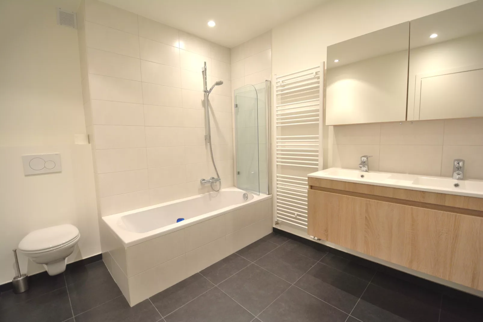 Mistral 2C-Bathroom