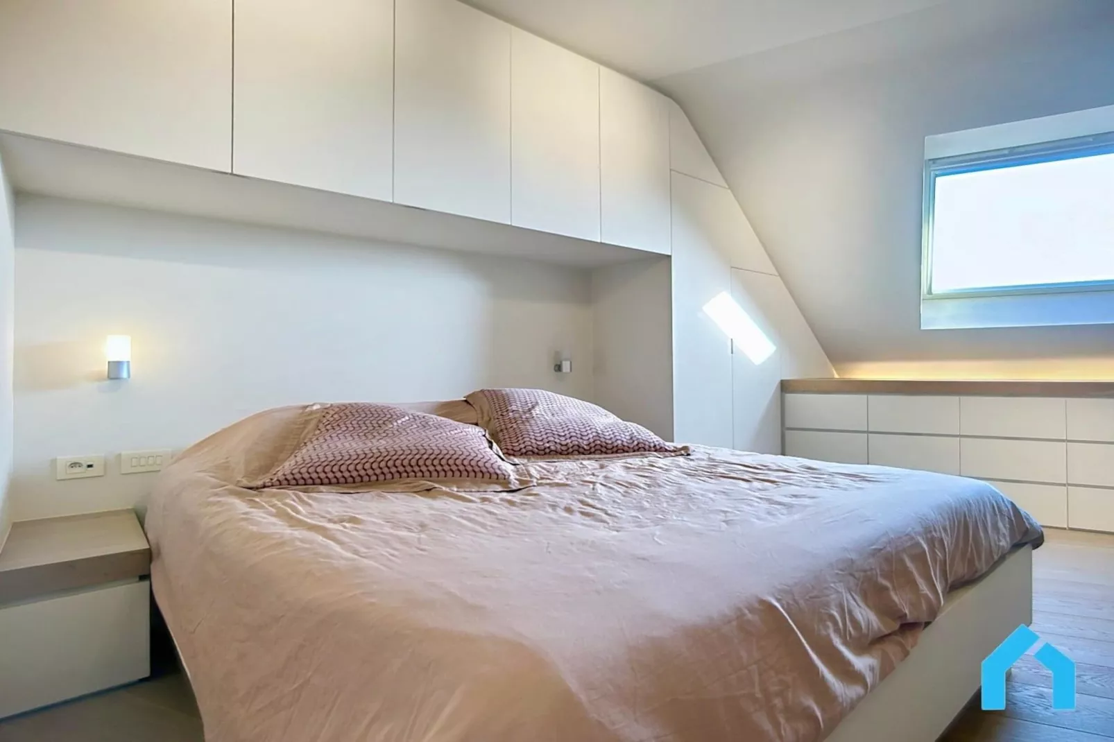 Seals 52-Bedroom