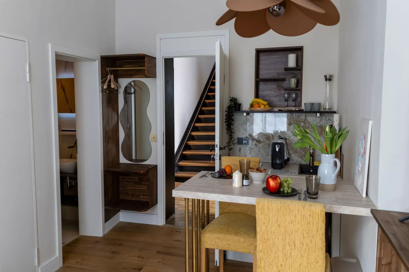 Modern Stay Deluxe Family Suite-Kitchen