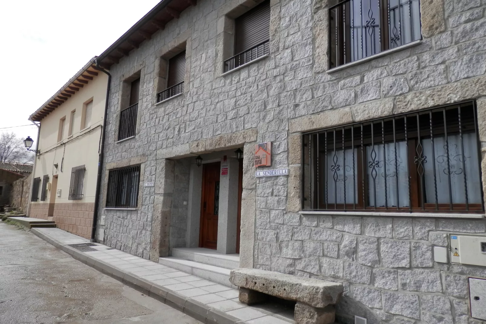 La Senderilla-Exterior summer