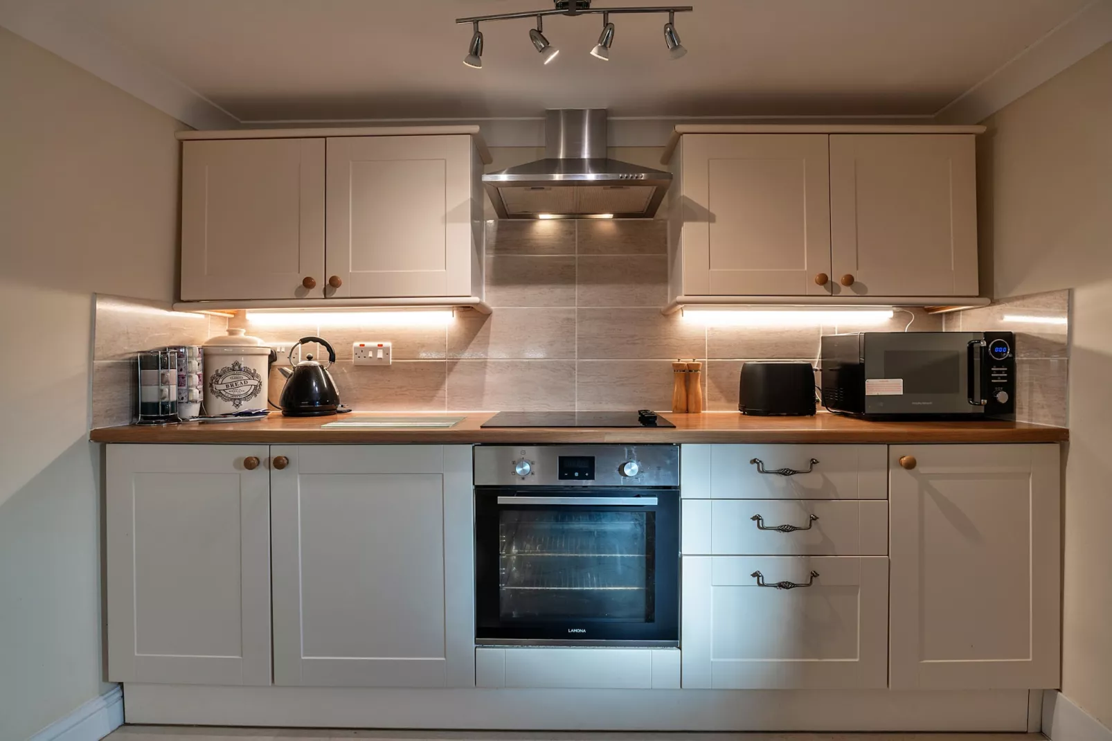 Trennal Barn-Kitchen