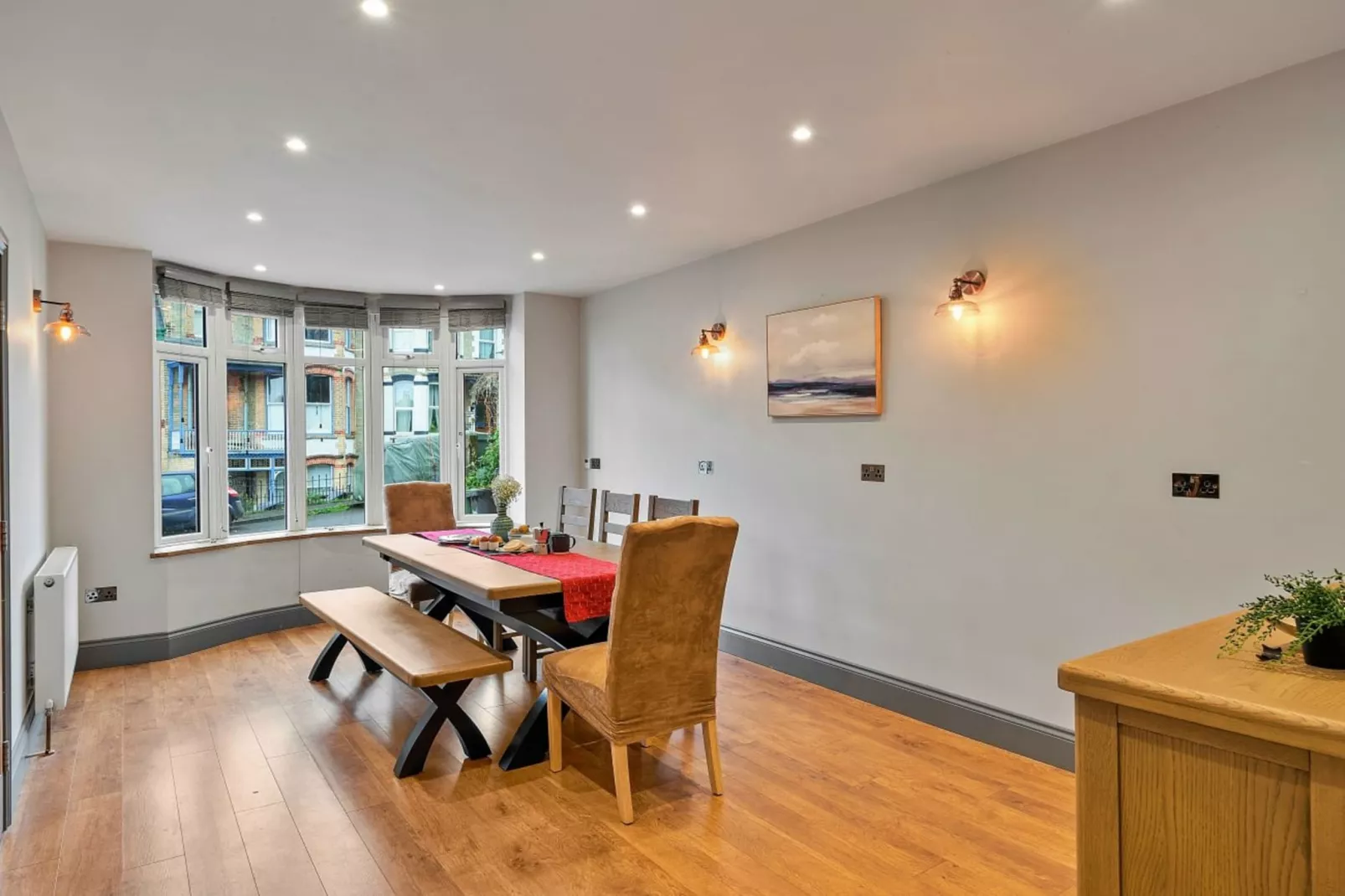 The Lamb Park Lookout-Dining room
