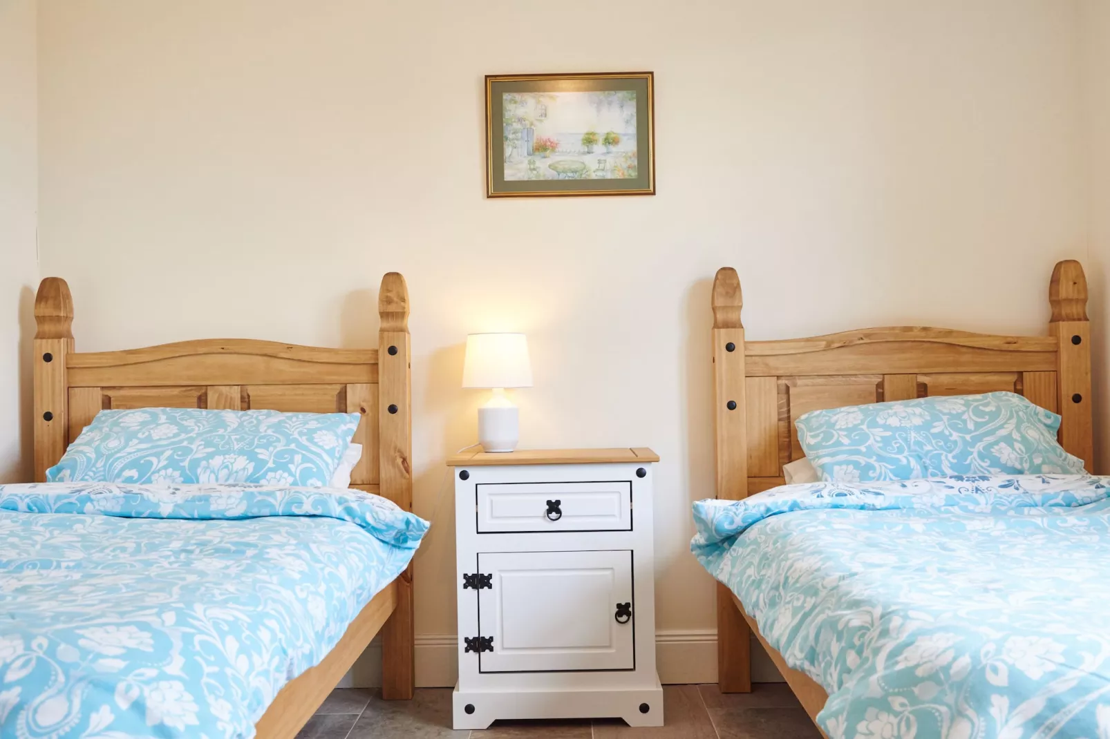 Quail's Nest Cottage-Bedroom