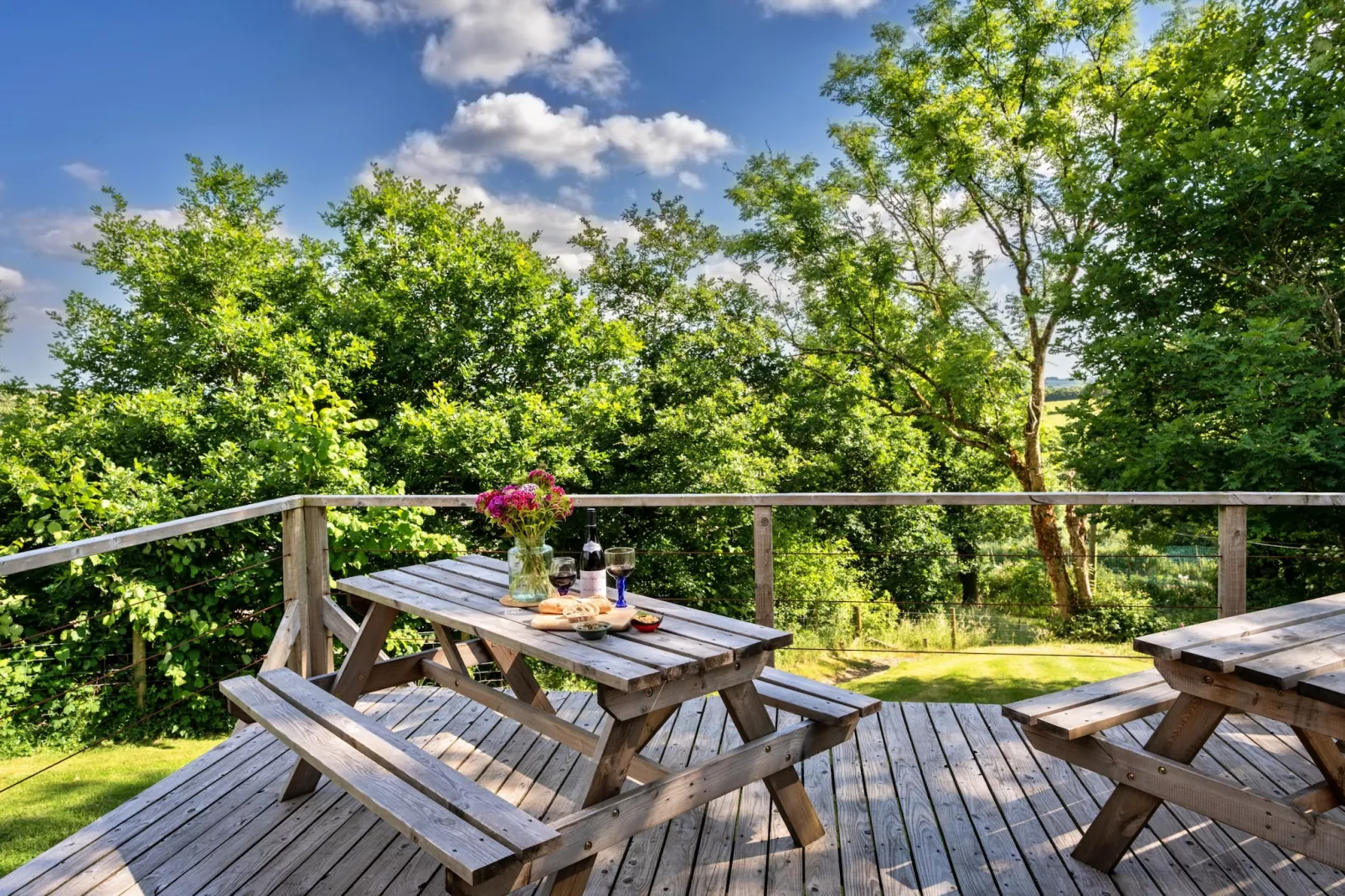 'Dartmoor' Wooden Eco-Lodge-Terrace balcony