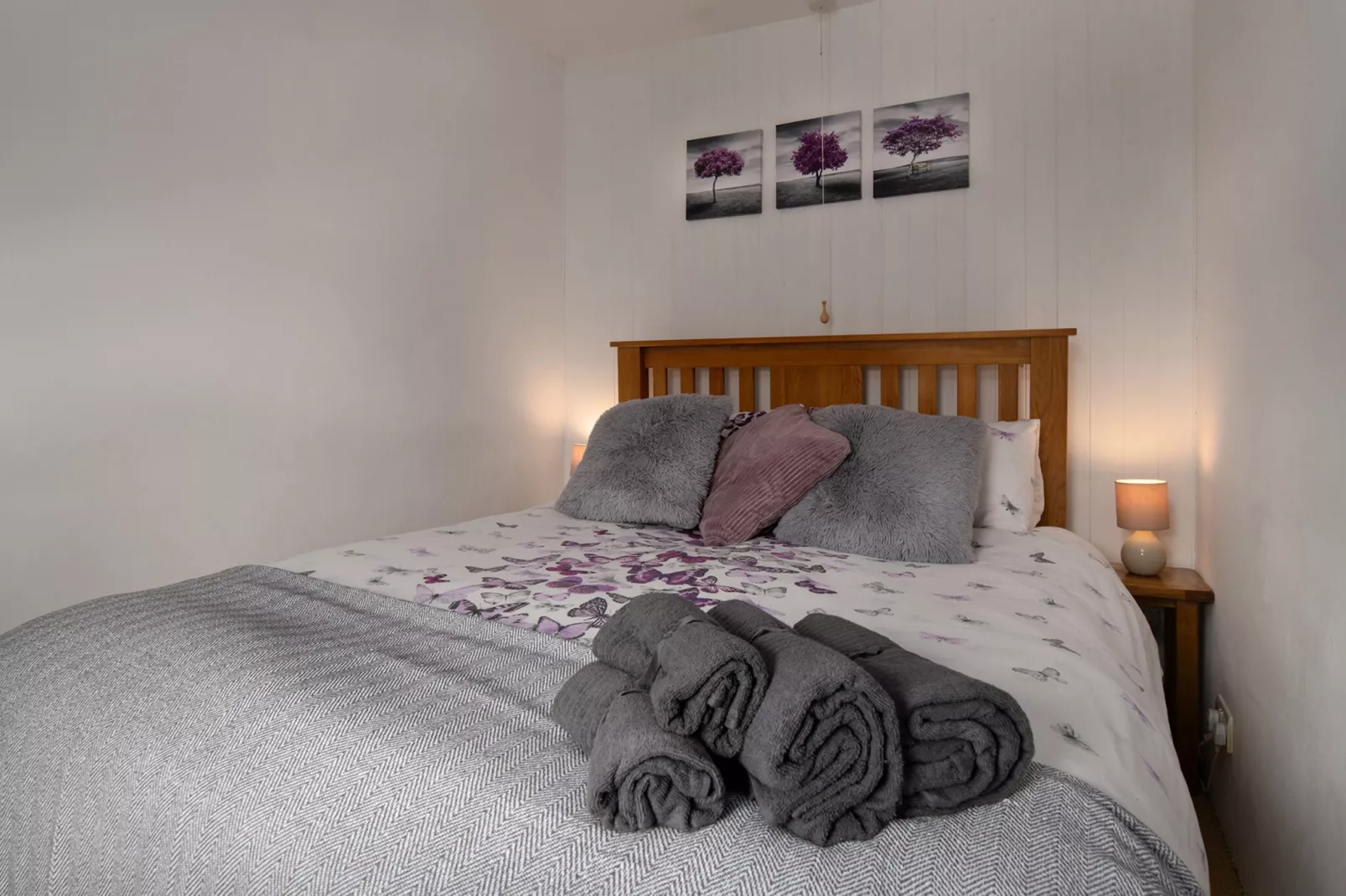 Bron Elan-Bedroom