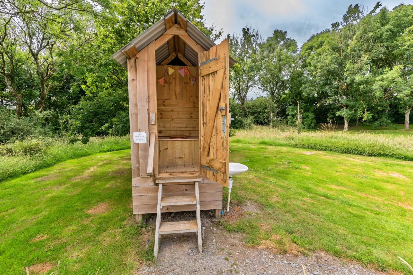 Oak Lotus Belle Tent-Bathroom