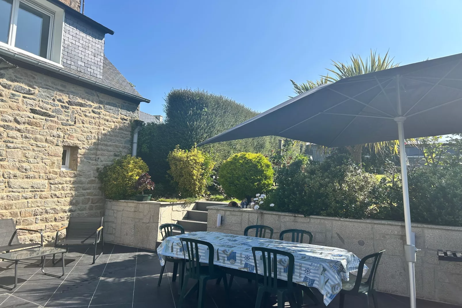 Maison avec terrasse sud et jardin clos Paimpol-Terrace balcony