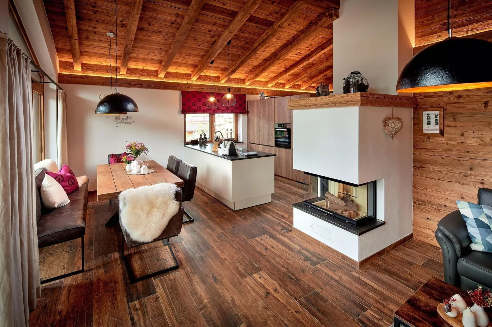 Nationalpark Chalet Gamsspitze-Dining room
