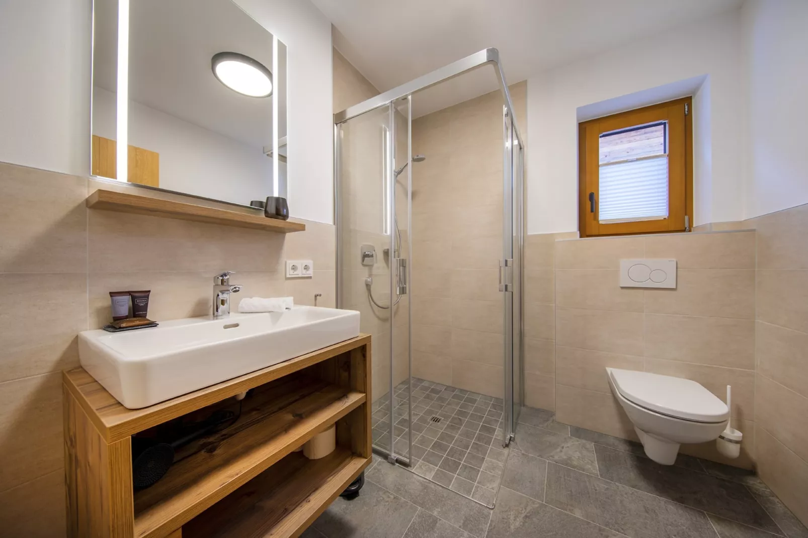 Nationalpark Chalet Schneespitze-Bathroom
