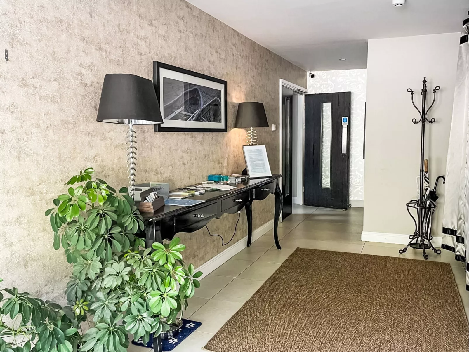 Llawnroc Rooms-Outside