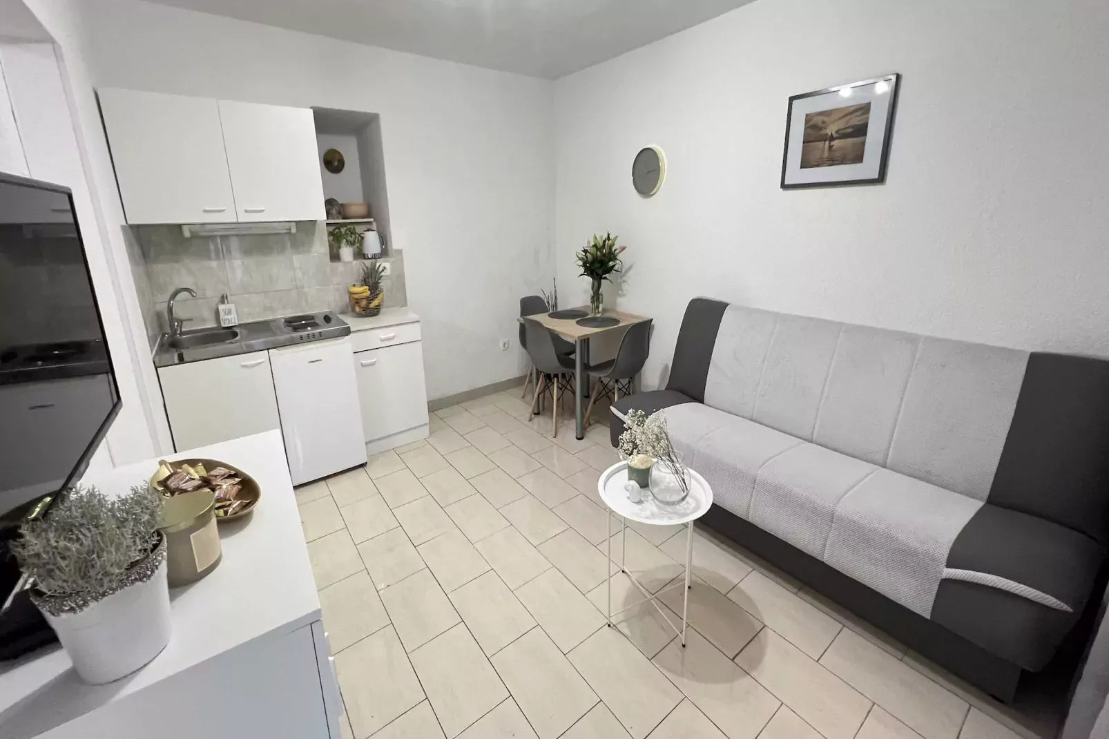 Apartmani Vela Makarska - Studio With Garden View-Living room