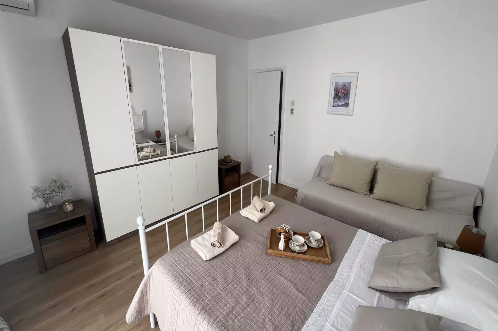 Apartmani Vela Makarska - Two Bedroom Apartment With Balcony-Bedroom