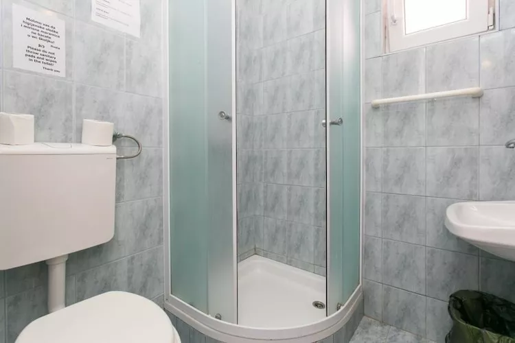 Apartments Franka Saplunara-One-Bedroom Apartment with Terrace and Sea View No 3-Bathroom