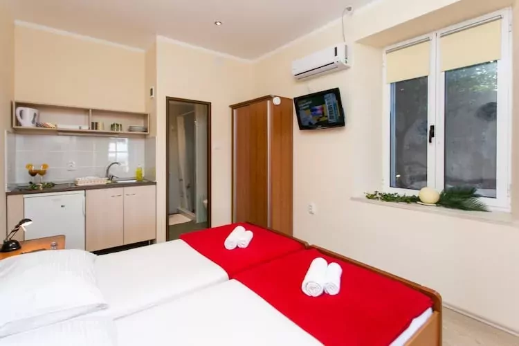 Villa Iveta- Twin Room with Sea View - Martina-Bedroom
