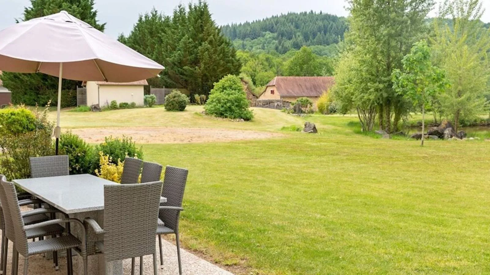 Lac Bleu Nr 38-Gardens summer