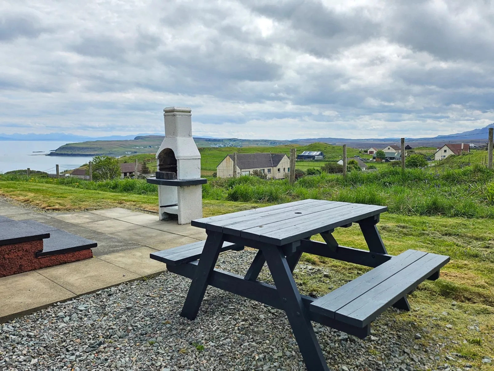 Quiraing Cottage-Outside