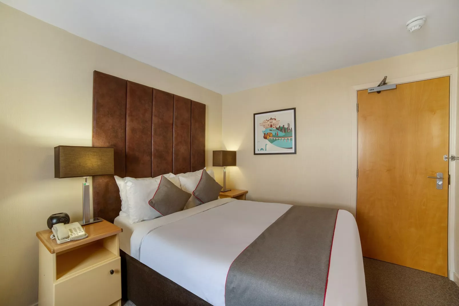 Brentwood Aberdeen  Deluxe Single-Bedroom