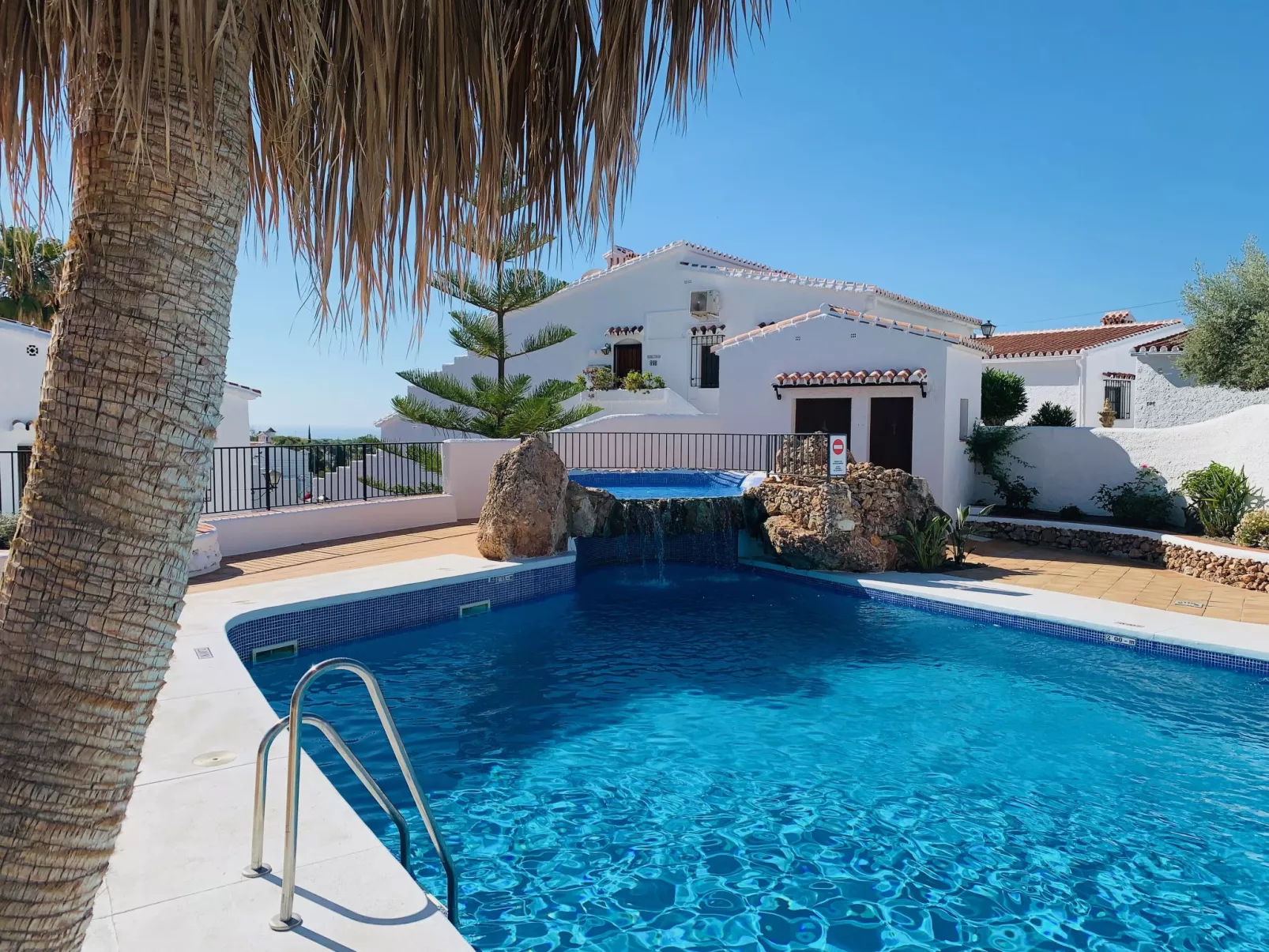 Los Geraneos de Capistrano-Outside